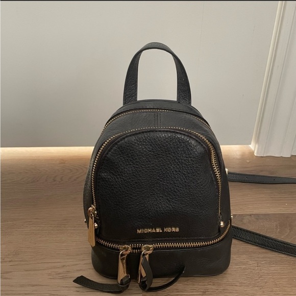 Michael Kors mini backpack - Picture 1 of 3